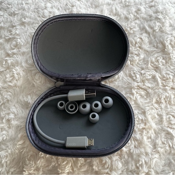 Beats PowerBeats 2 Wireless Bluetooth In Ear Headphones - Picture 7 of 7
